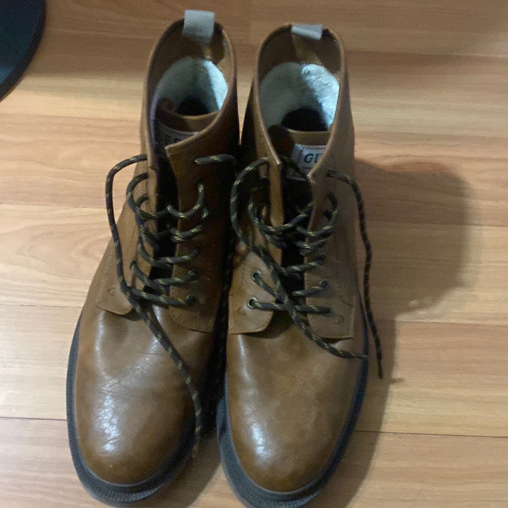 Guess men boots size 13